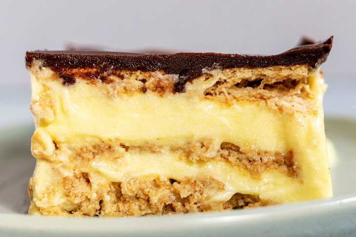 A photo of a slice of chocolate eclair cake.