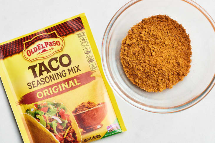 Old El Paso taco seasoning mix packet next to a bowl of seasoning.