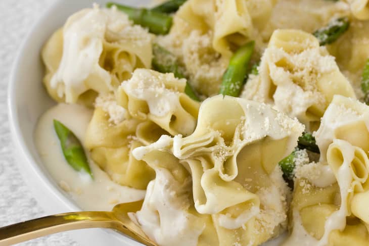 Pasta that looks like "pouches", stuffed with a cheesy, just barely sweet pear, ricotta, and mascarpone filling, with asparagus