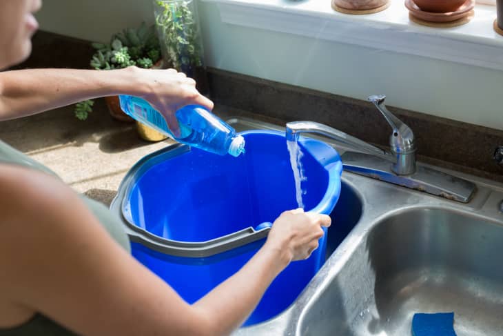 How to Wish Dishes So That You Save Soap, Water, and Time