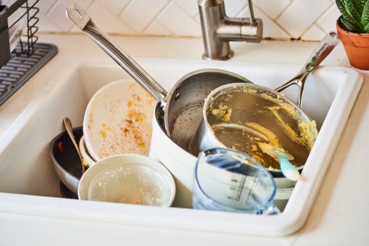 Kitchen dish washing store
