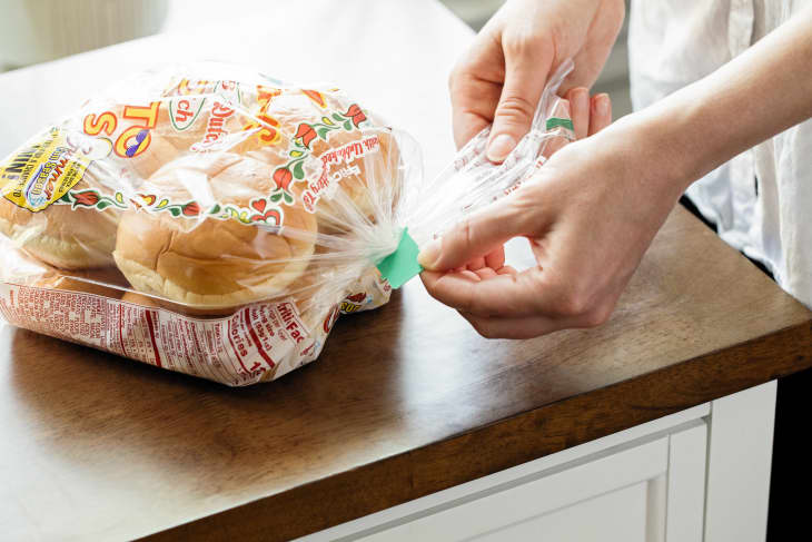 Plastic bread deals tabs