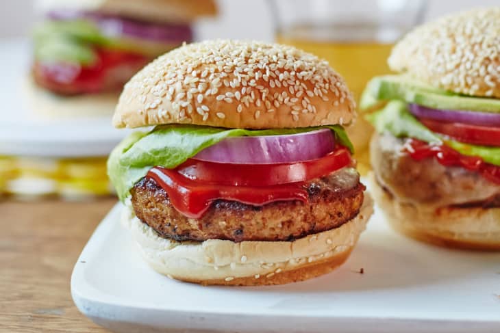 how-to-make-juicy-turkey-burgers-easy-turkey-burger-recipe-the-kitchn
