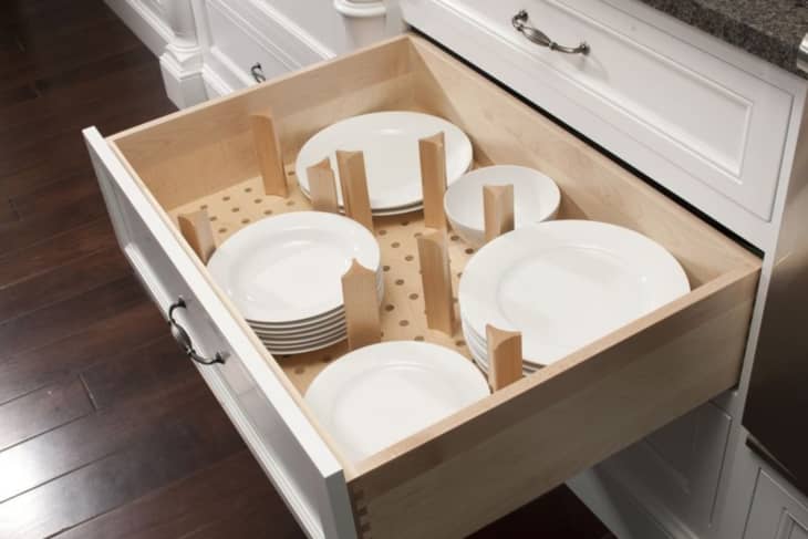 Peg dish store organizer