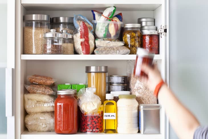 Moving Spices into Matching Glass Jars - How to do it on a budget!