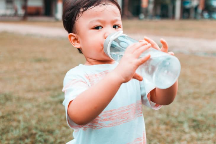 toddler drinking water bottle.