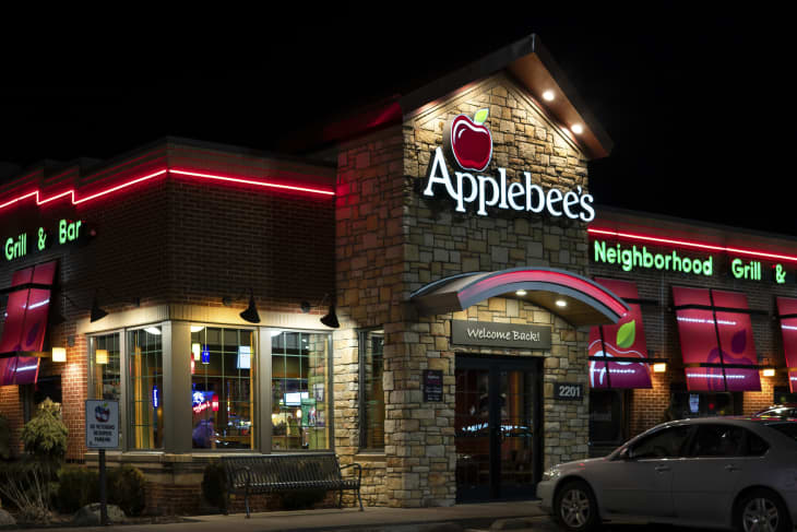 HUDSON, WI/USA - MARCH 8, 2020: Applebee's restaurant at twighlight and trademark logo.