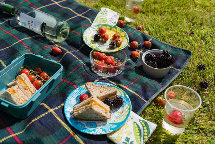 Yeti shop picnic basket