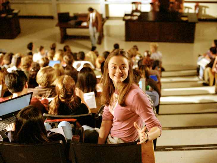 GILMORE GIRLS, Alexis Bledel, 'The Road Trip To Havard', (Season 2), 2000-2007, photo: Scott Humbert, © Warner Bros/Everett Collection