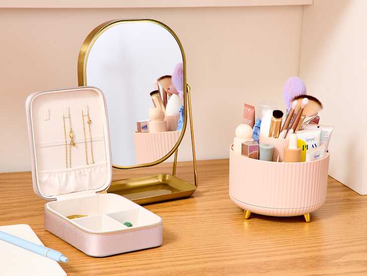 A dorm desk with clean makeup caddy on it