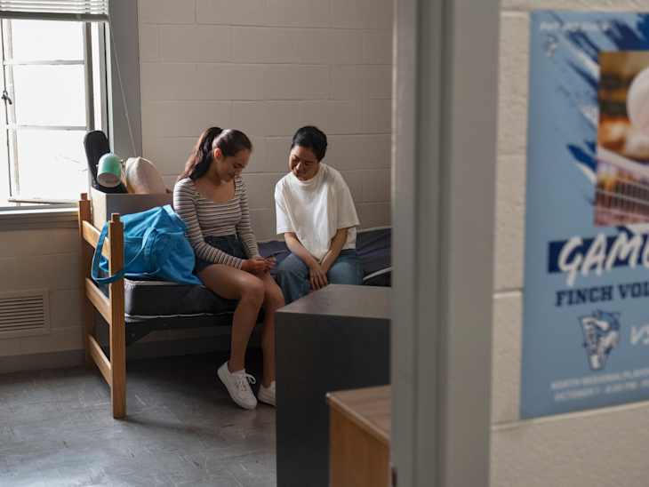 Belly (Lola Tung) and Laurel (Jackie Chung) in THE SUMMER I TURNED PRETTY Photo: Erika Doss © AMAZON CONTENT SERVICES LLC