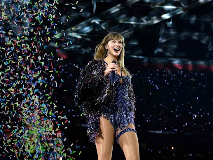 AMSTERDAM, NETHERLANDS - JULY 04: (EDITORIAL USE ONLY. NO STANDALONE PUBLICATION USE (NO SPECIAL INTEREST OR SINGLE ARTIST PUBLICATION USE; NO BOOK USE)) Taylor Swift performs onstage during  "Taylor Swift