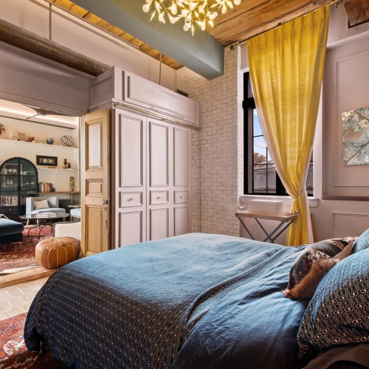 Bedroom with pink pale walls and blue bedding