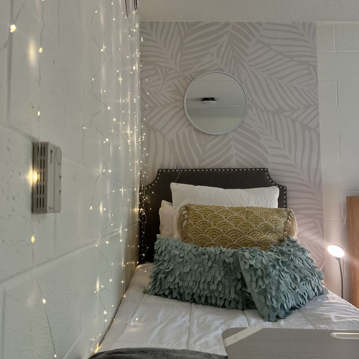 Twinkle outlet room lights