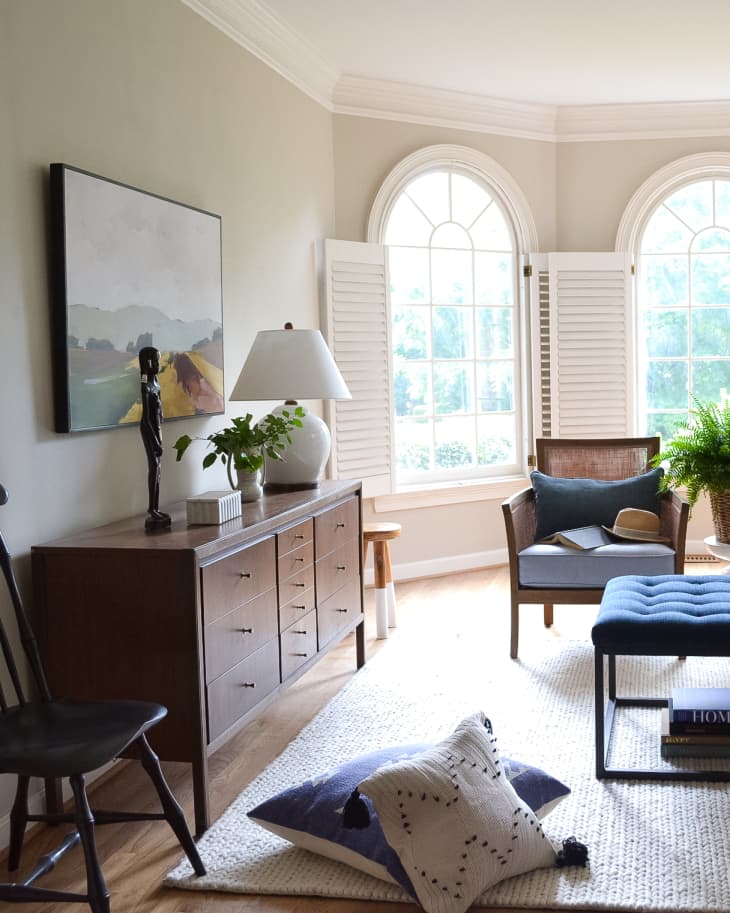 Bright living room with arched windows
