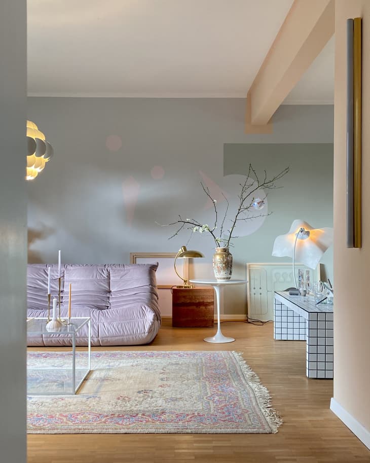 Living room with pastel colors and plants