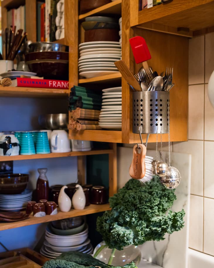 Utensil shelf clearance for kitchen