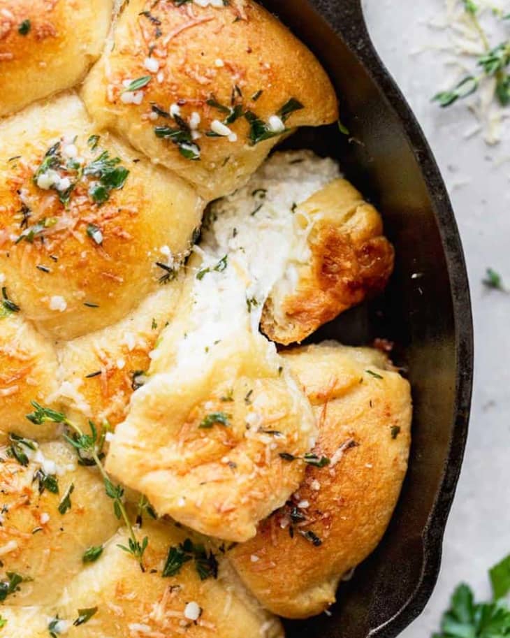 garlic cheese stuffed rolls