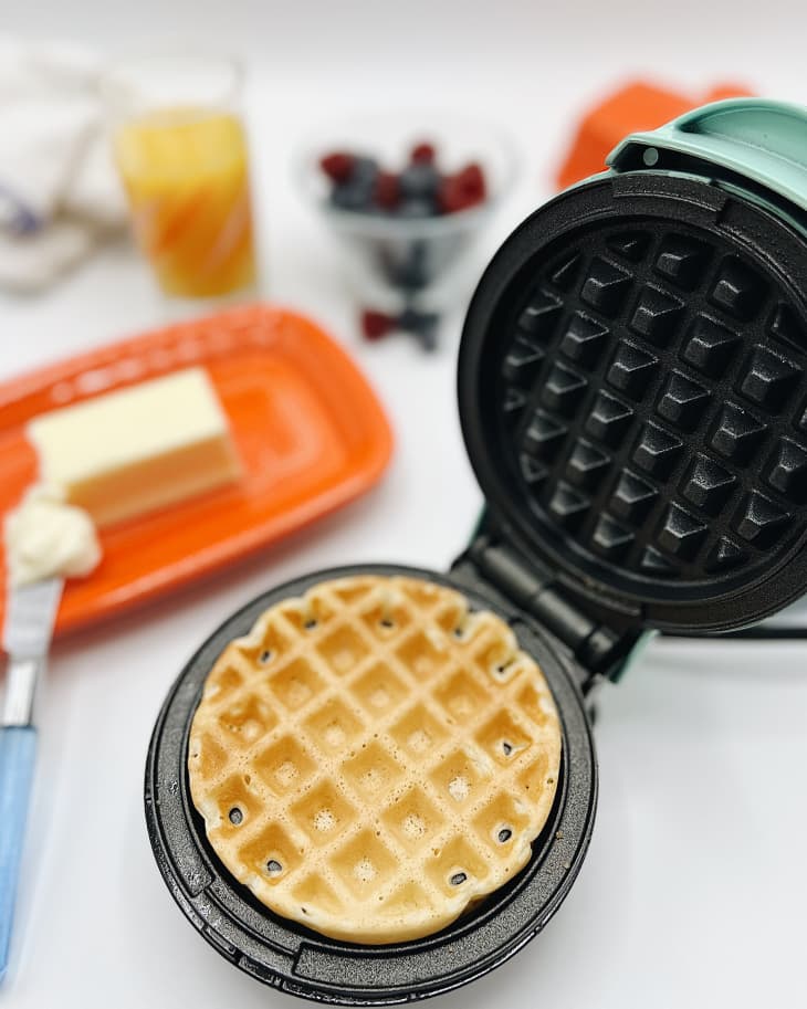 Review: The $10 Dash Mini Waffle Maker Is Actually Pretty Great