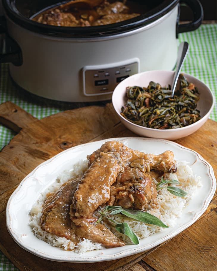 Slow cooker smothered turkey wings