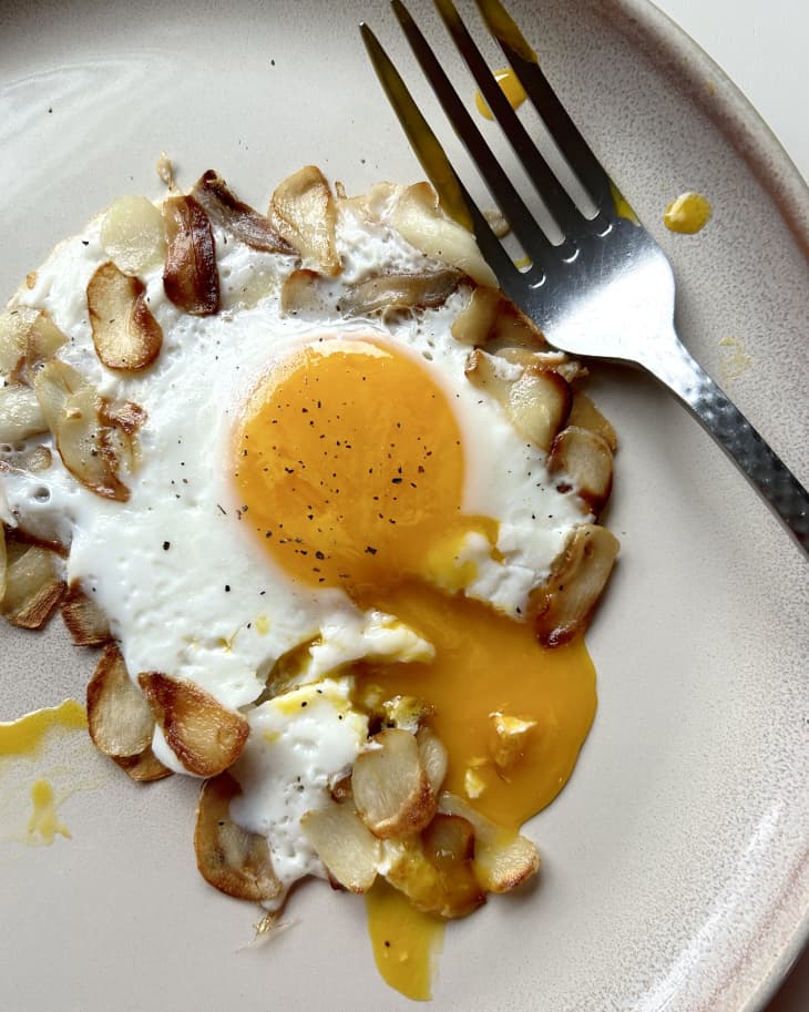 Sunnyside up egg that's been fried with garlic cloves