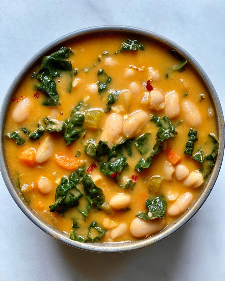 Bowl of creamy white bean and kale soup.