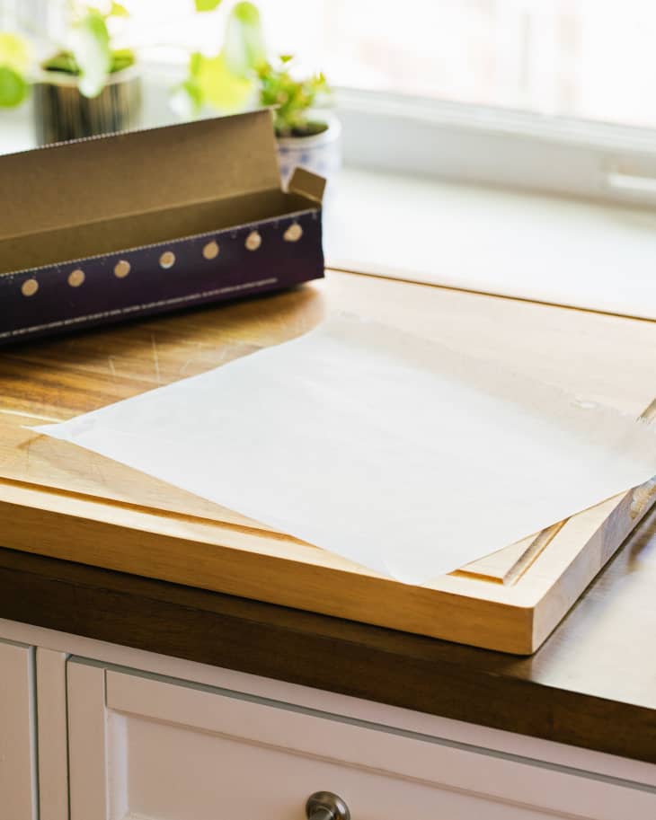 Use Wax Paper to Cover and Protect An Ice Cream Carton