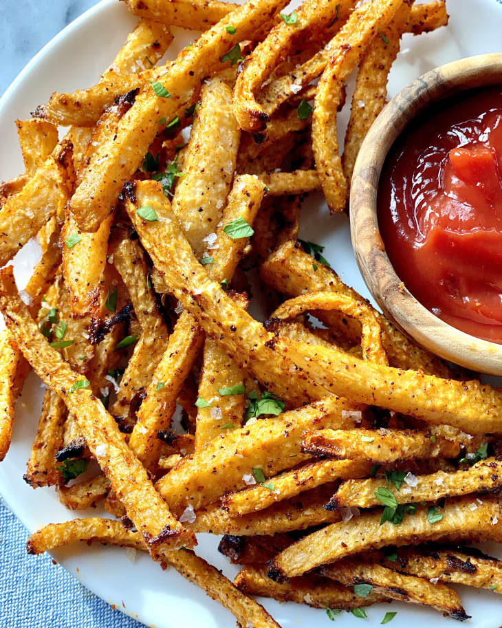 These jicama fries are impossibly crispy.