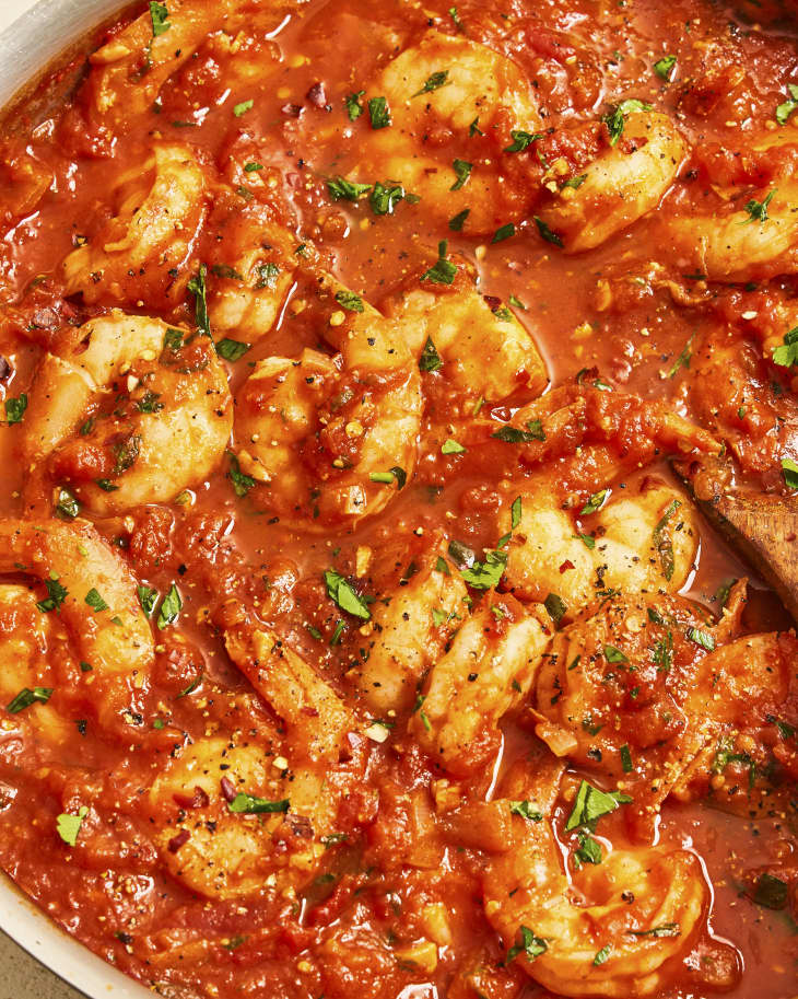 A photo of a red Fra Diavlo sauce with shrimp