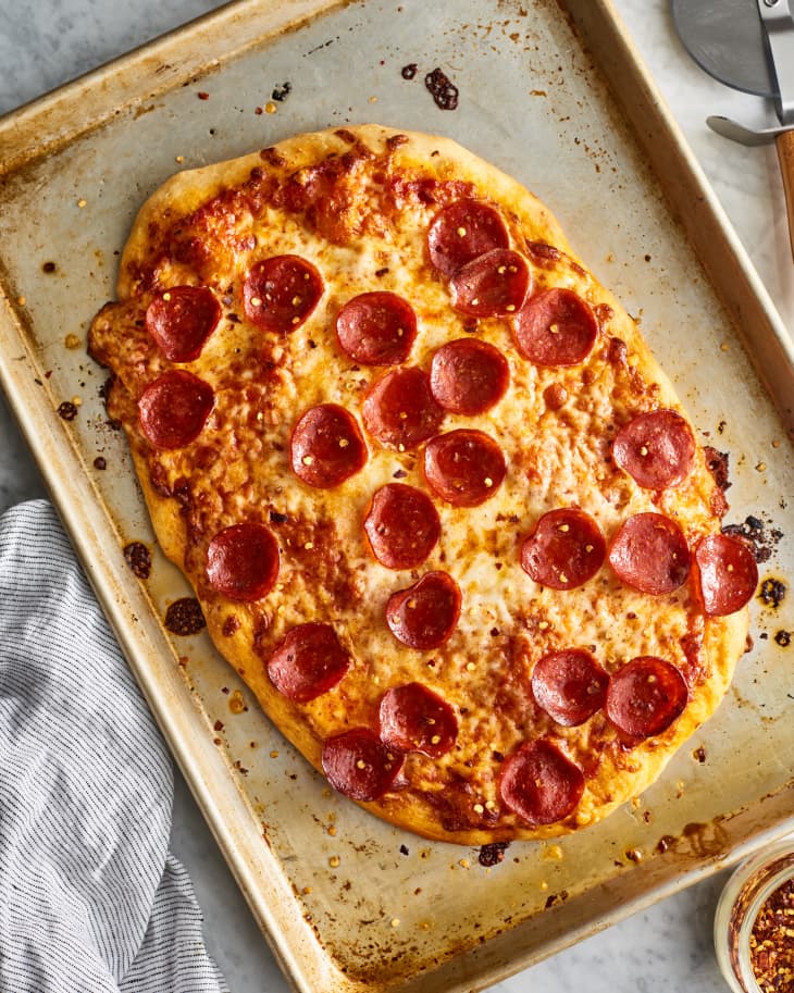 homemade pizza recipes featuring margherita pizza, veggie pizza, and creative toppings for every occasion.