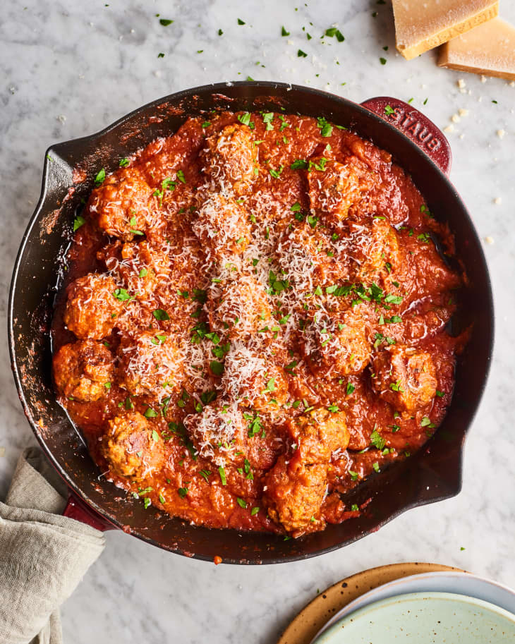 https://cdn.apartmenttherapy.info/image/upload/f_auto,q_auto:eco,c_fill,g_center,w_730,h_913/k%2FPhoto%2FRecipes%2F2019-09-recipe-the-best-italian-meatballs%2FThe-Best-Italian-Meatballs_085