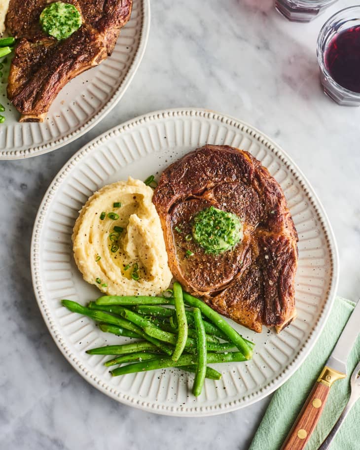 One Skillet Coffee-Rubbed Steak and Potatoes Dinner