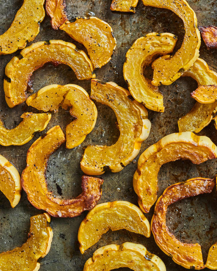 https://cdn.apartmenttherapy.info/image/upload/f_auto,q_auto:eco,c_fill,g_center,w_730,h_913/k%2FPhoto%2FRecipes%2F2020-09-How-To-Roast-Delicata-Squash%2FHT-Roast-Delicata-Squash691