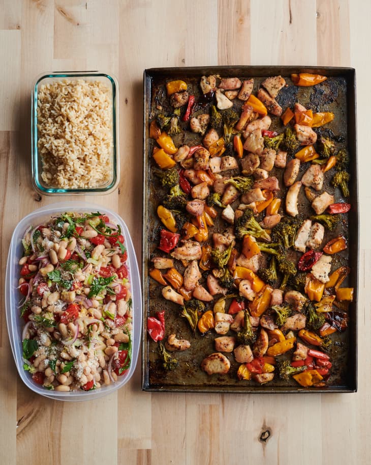 Here's How a Registered Dietitian Meal Preps for Her Whole Family for a  Week