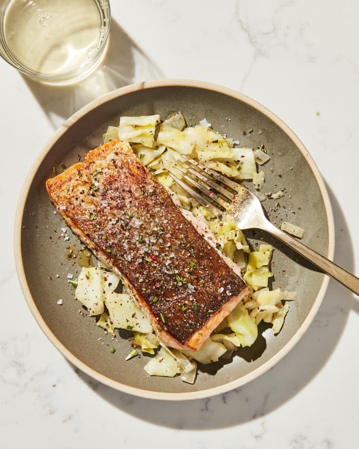 https://cdn.apartmenttherapy.info/image/upload/f_auto,q_auto:eco,c_fill,g_center,w_730,h_913/k%2FPhoto%2FRecipes%2F2022-02-skillet-salmon%2F220217_AptTherapyKitchn_SkilletSalmon_0025