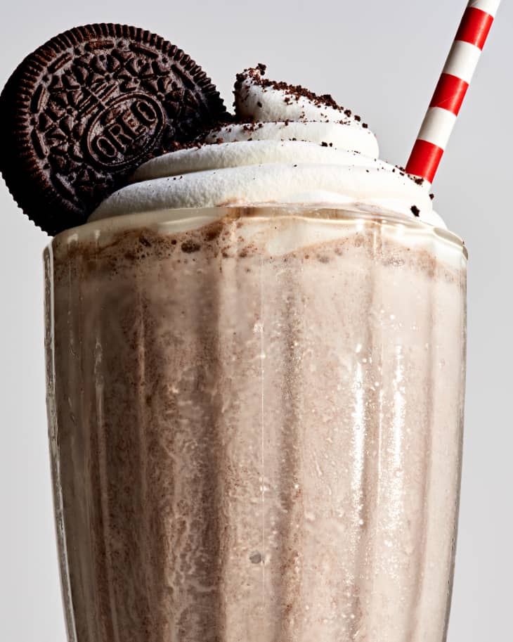 superhero shot of oreo milkshake with oreo and straw.