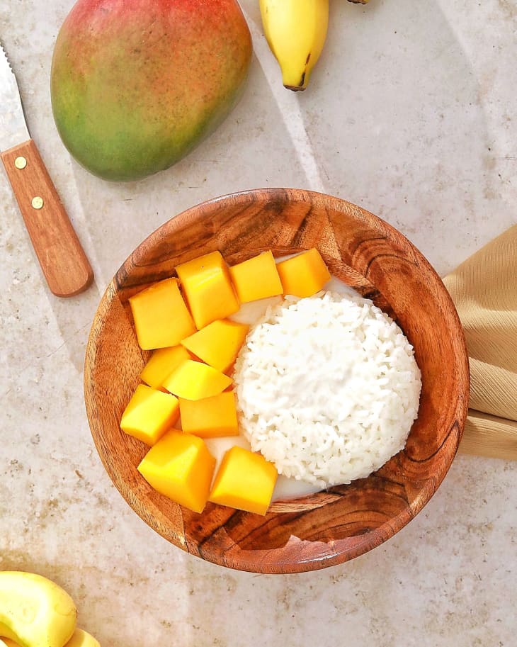 Sticky rice with mango