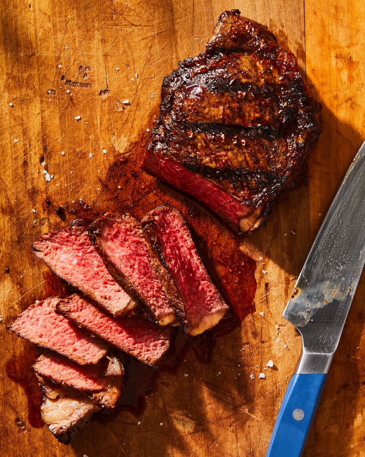 https://cdn.apartmenttherapy.info/image/upload/f_auto,q_auto:eco,c_fill,g_center,w_730,h_913/k%2FPhoto%2FRecipes%2F2022-06-dry-rubbed-steak-with-insurance%2F2022_June_K_EDR_dry-rubbbed-steak_281