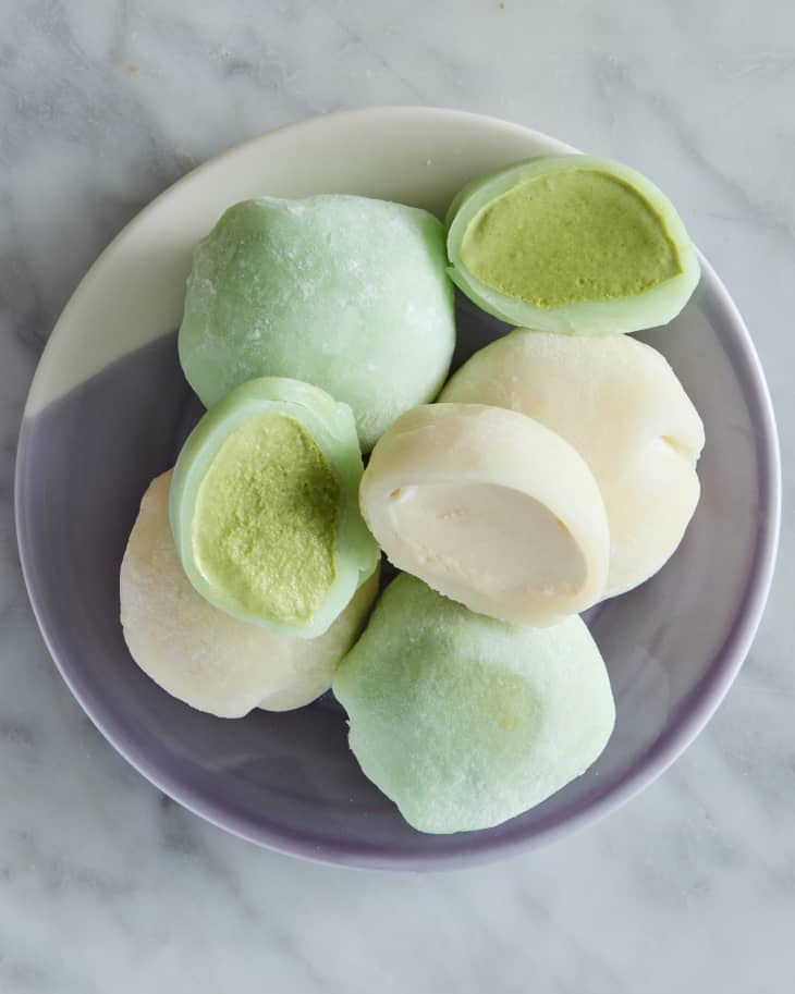 https://cdn.apartmenttherapy.info/image/upload/f_auto,q_auto:eco,c_fill,g_center,w_730,h_913/k%2FPhoto%2FRecipes%2F2023-07-mochi%2FMochi-Ice-Cream_17700jpg