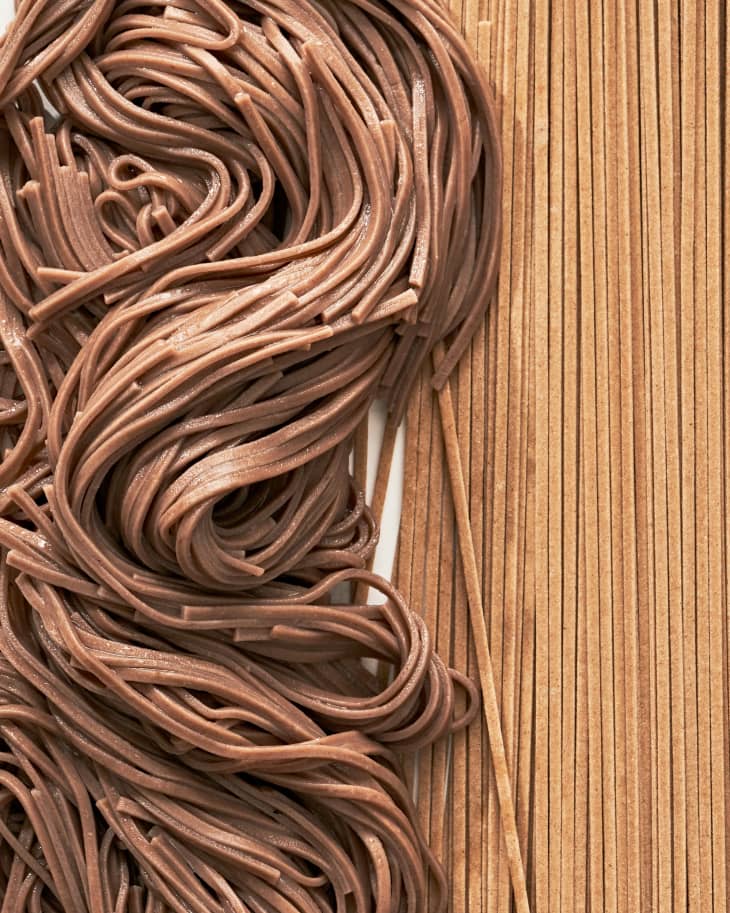 Close up photo of dried and cooked soba noodles