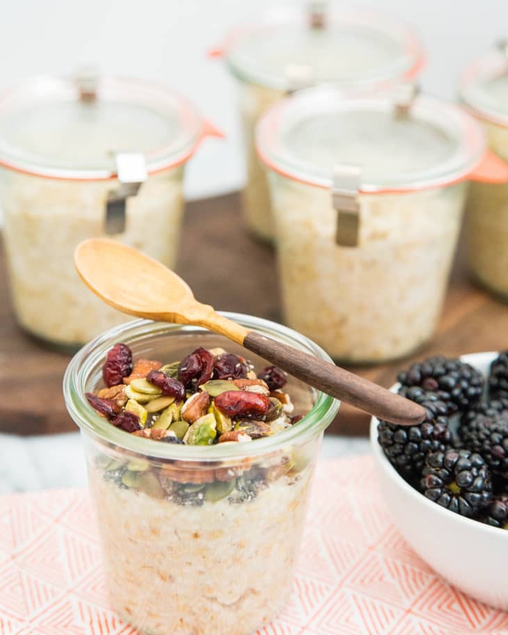 Overnight Steel Cut Oats Breakfast Jars - The Simple Veganista