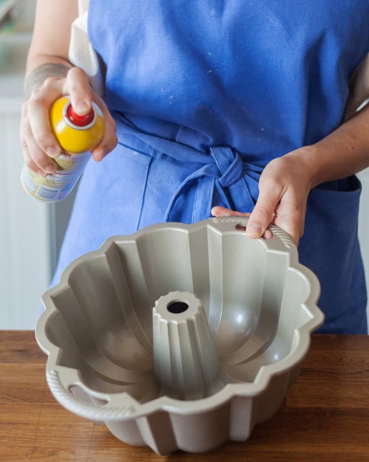 Cooking Tip of the Day: How to Check the Size of a Bundt Pan