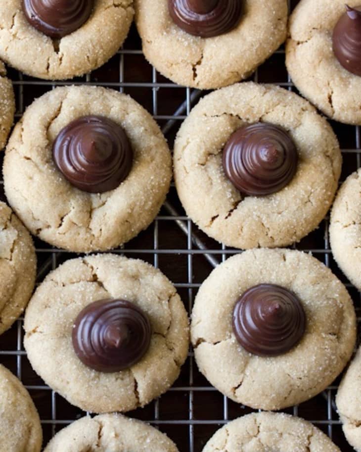 кондитерские изделия. день выпечки печенья 18 декабря. 18 декабря день печенья. мокрое печенье 18. печенье 18.