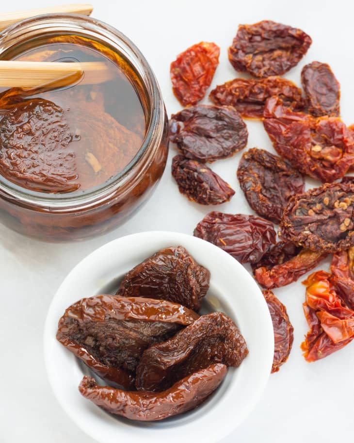 What's the Difference Between Dry and Oil-Packed Sun-Dried Tomatoes?