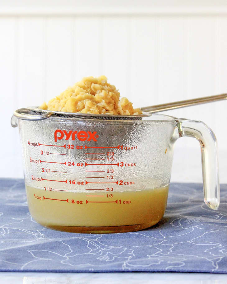 Pyrex 1-quart liquid measuring cup - Science History Institute