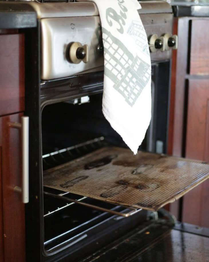 How to safely clean your oven this Thanksgiving