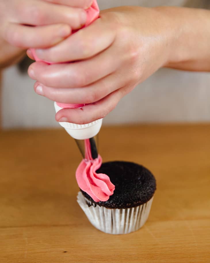 This Super Simple Piping Technique Will Give You Two-Tone Frosting