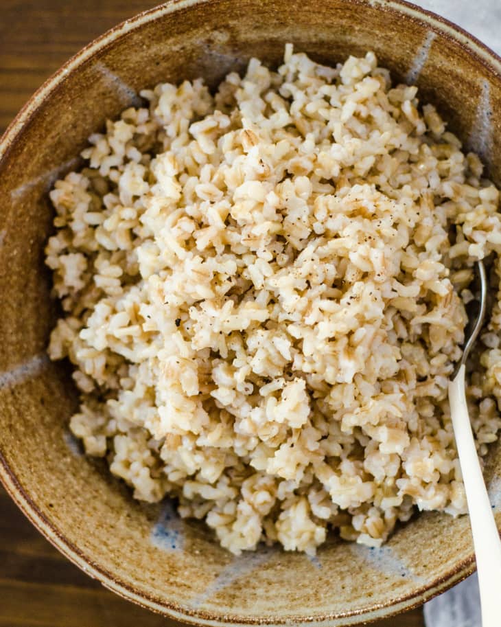 How To Cook Brown Rice In A Rice Cooker (Perfect & Fluffly Results!)