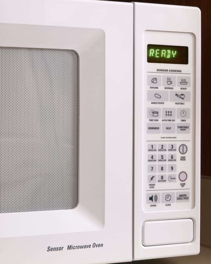 8 Tips for Dorm Cooking with Just a Microwave