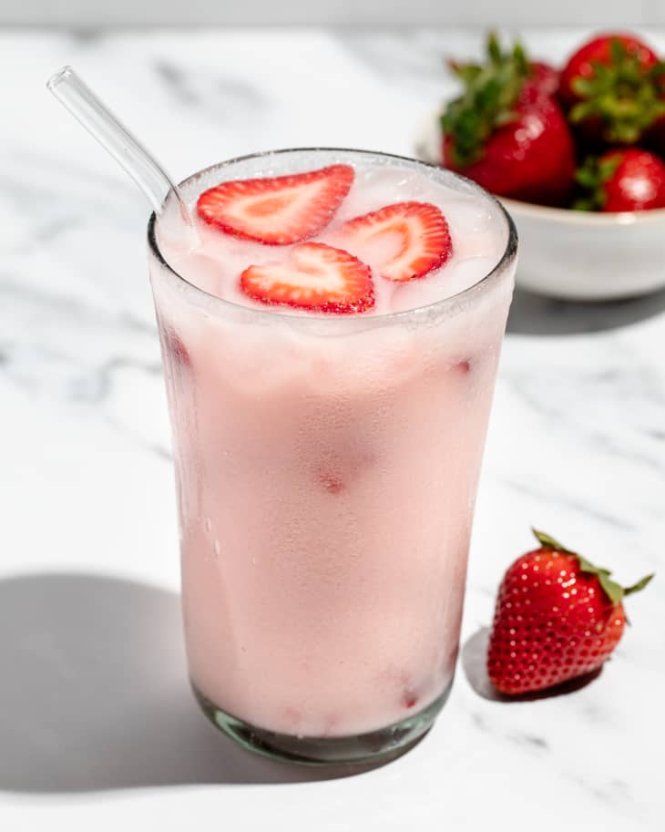 Strawberry Glass Cup with Straw Lovely Strawberry Cup Glass Tumbler with  Straw for Juice Water Milk Coffee Tea 